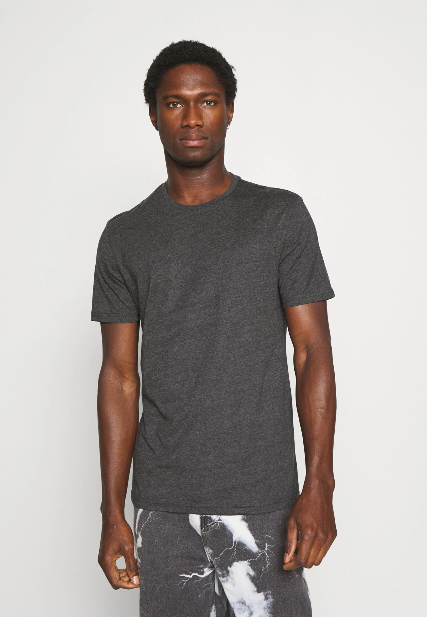 Pier One 3 Pack - T-Shirts - Black/Mottled Dark Grey/Bordeaux 4 Pier One 3 Pack - T-Shirts - Black/Mottled Dark Grey/Bordeaux - Bilde 4