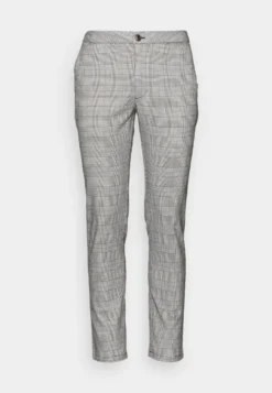 Pier One Chinos - Light Grey -Boutique mote herrebutikk fc00e50caaf44860b202d6d772328dd3 scaled