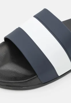 Pier One Sandaler - Dark Blue/White -Boutique mote herrebutikk fca2b97369364691b5a9f753ac3a49a5 scaled