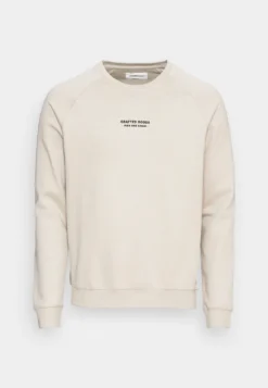 Pier One Crafted Goods Crew - Sweatshirt - Off-White -Boutique mote herrebutikk fca8a510d4844e2f9872b32c7b6fcd8f scaled