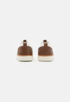 Pier One Joggesko - White -Boutique mote herrebutikk ff064da9567c43bcb33a4777d785b6df scaled